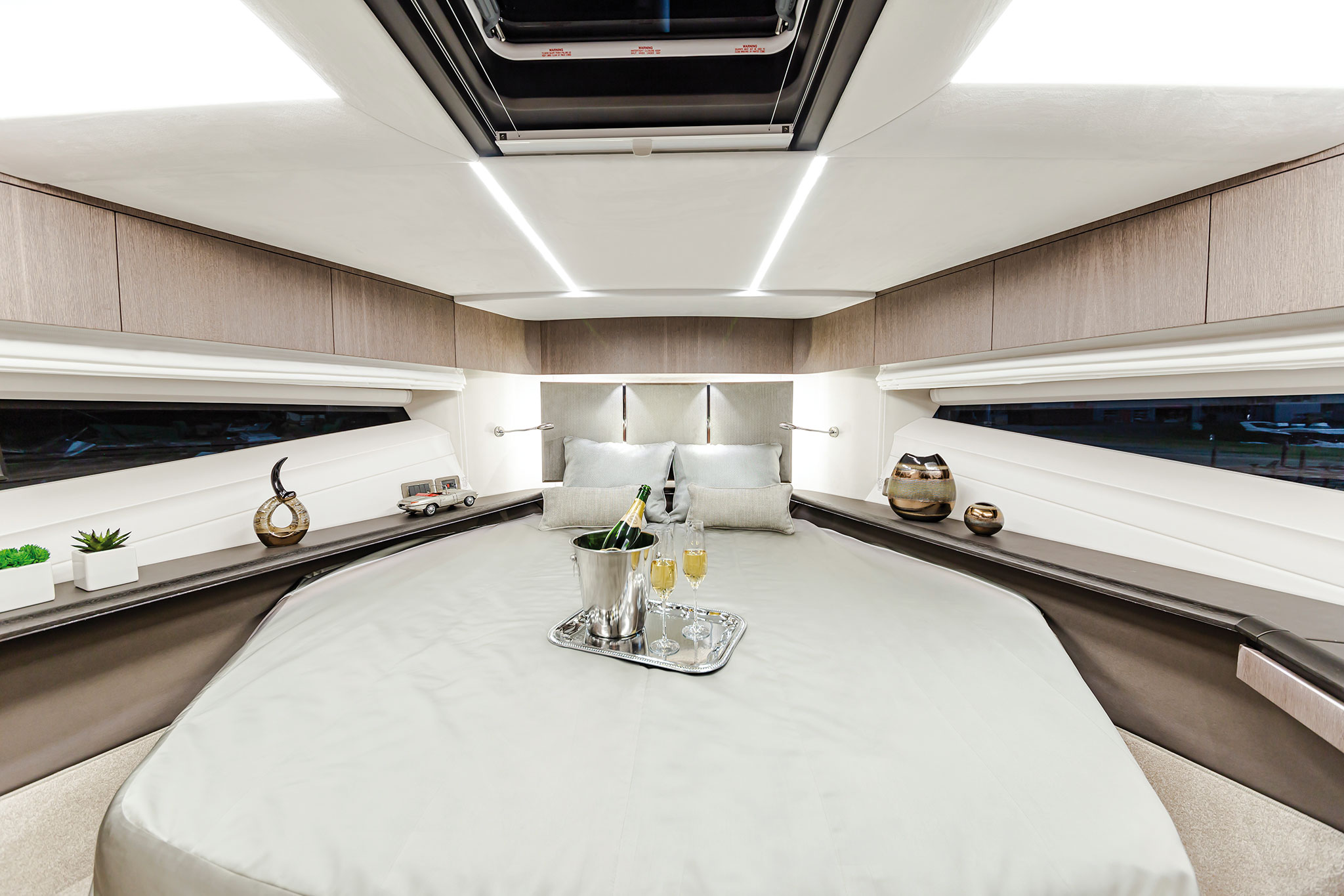 Galeon-680-Fly-MG-1501-yachts-france-174